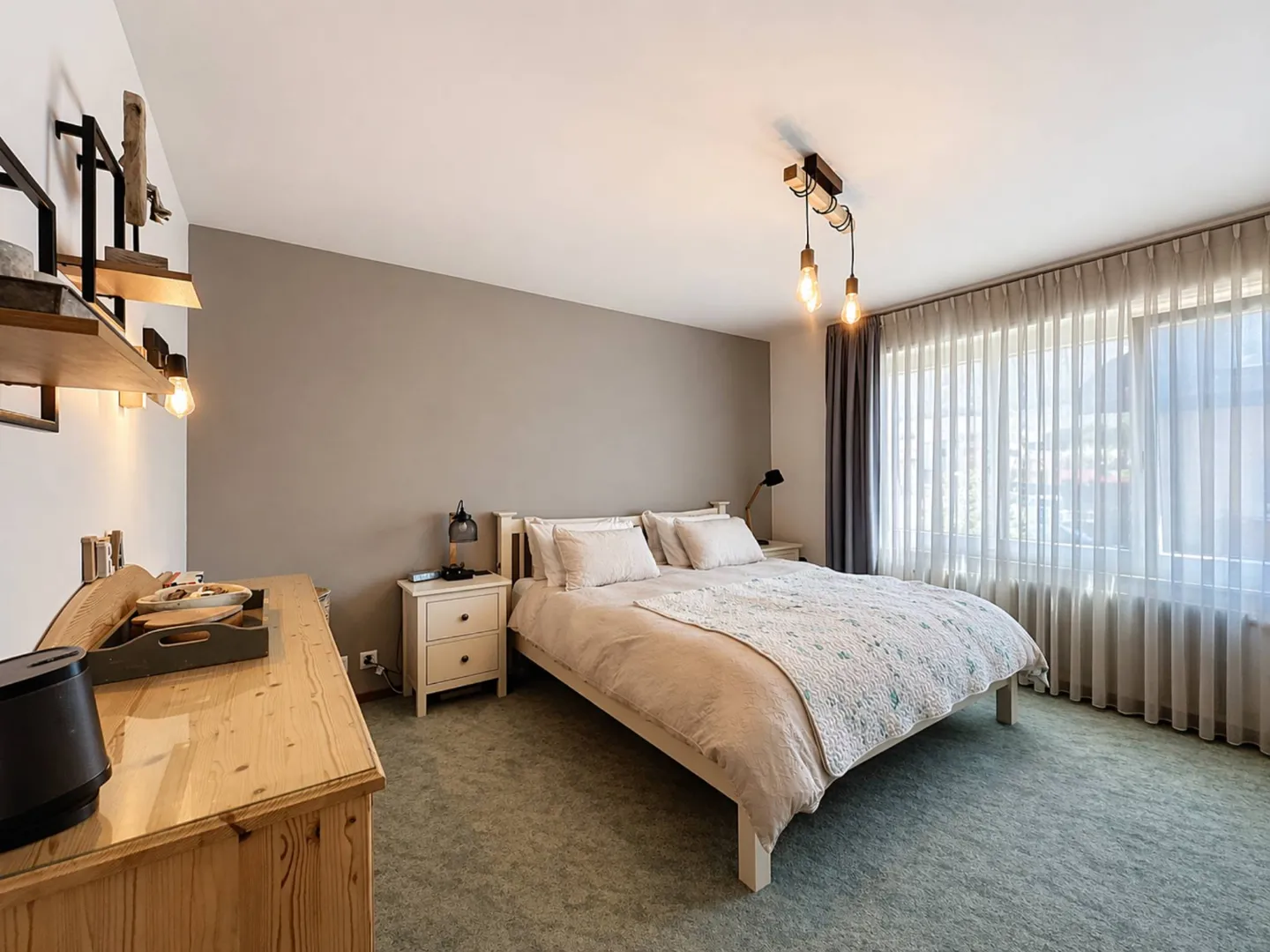Beautiful and large villa with breathtaking views of the Dents du Midi - Photo 1 of 5