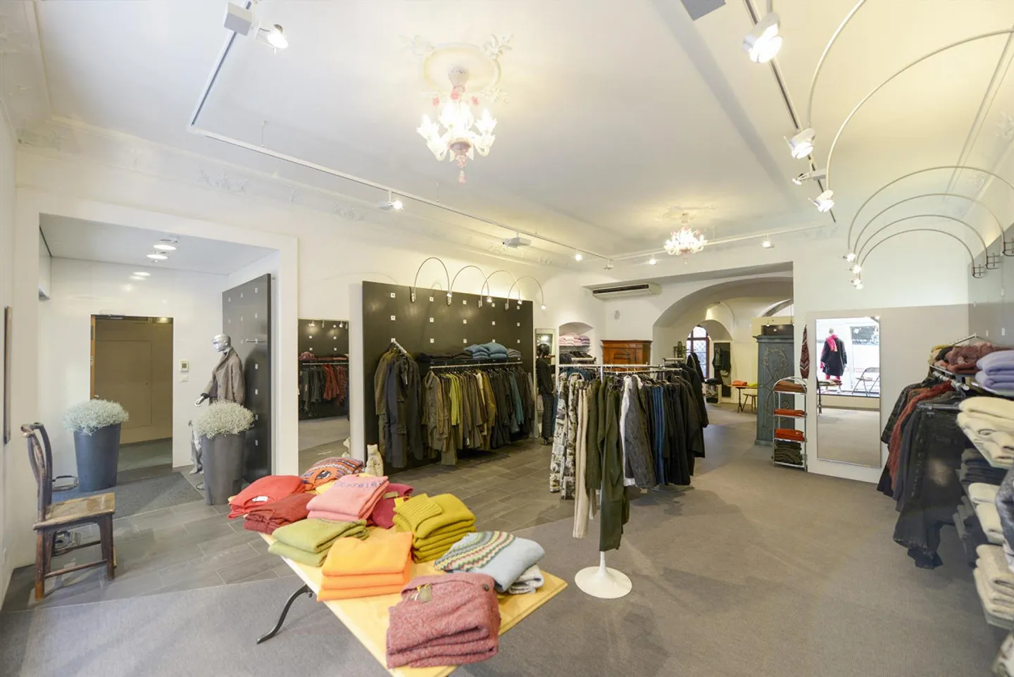 Espace de vente représentatif dans un emplacement de centre-ville proéminent - Photo 12 sur 19