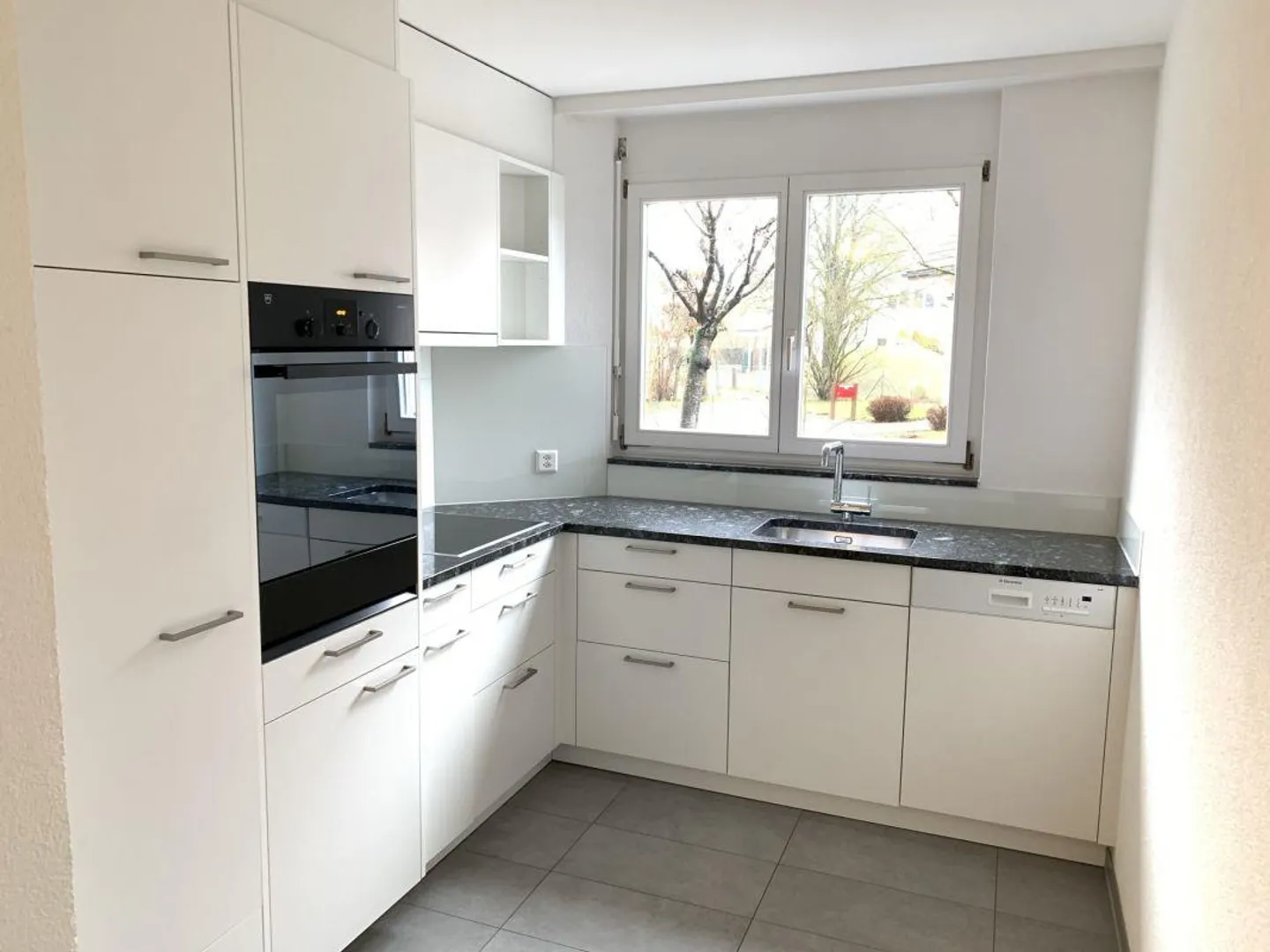4 1/2-room apartment on the ground floor - Photo 1 of 8