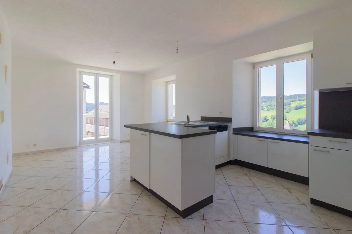 Appartamento 5,5 locali al 1° piano a Brenets - Foto 1 di 13