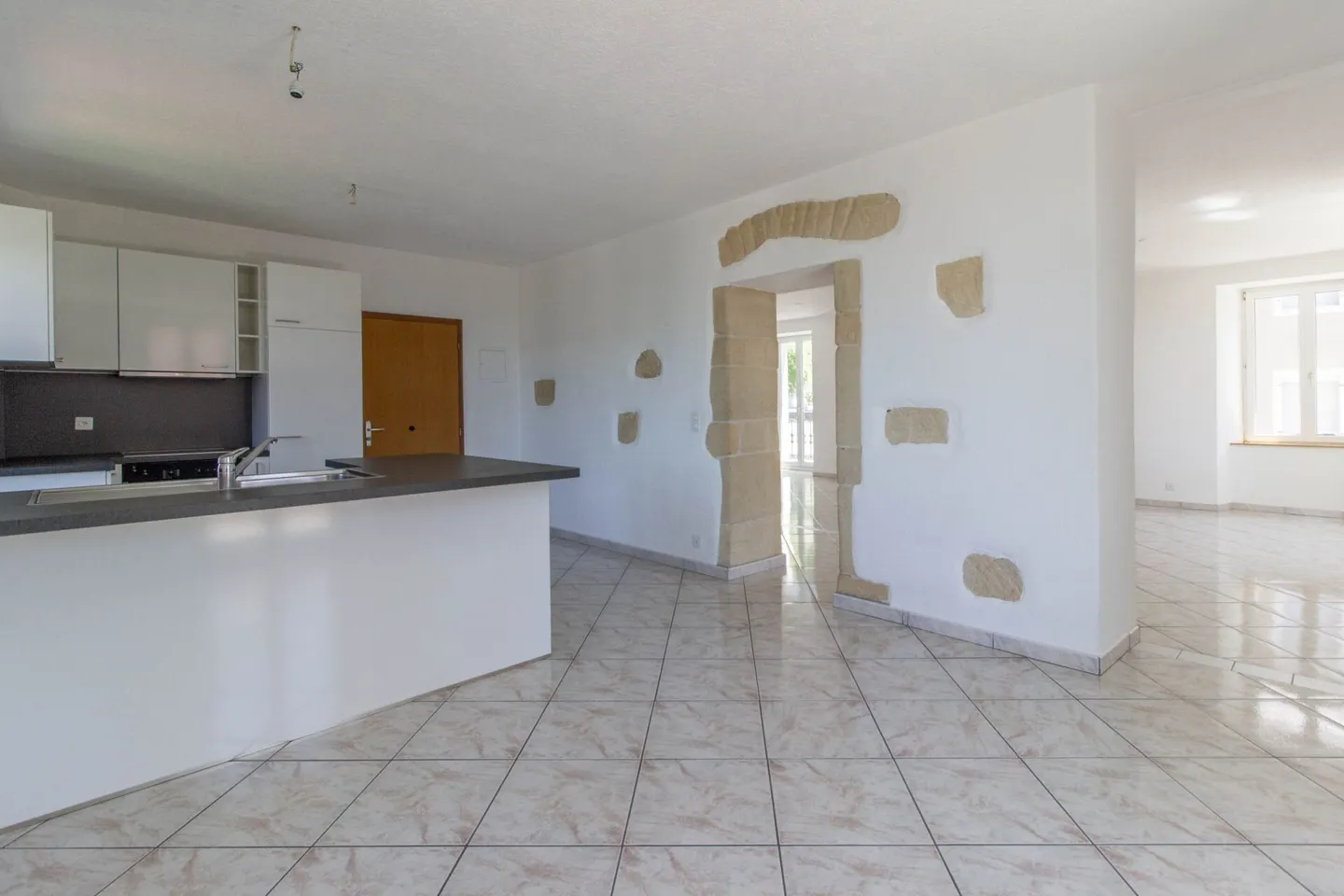 Appartamento 5,5 locali al 1° piano a Brenets - Foto 4 di 13