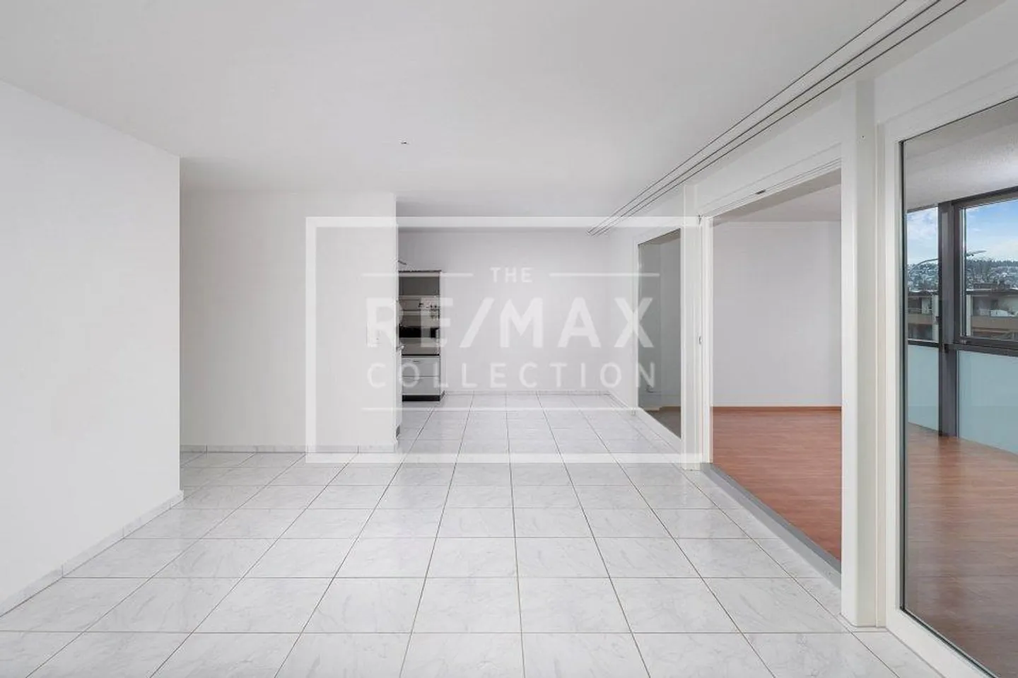 Attractive and well-kept 3.5-room condominium with lake view, in favorable building rights! - Photo 8 of 13