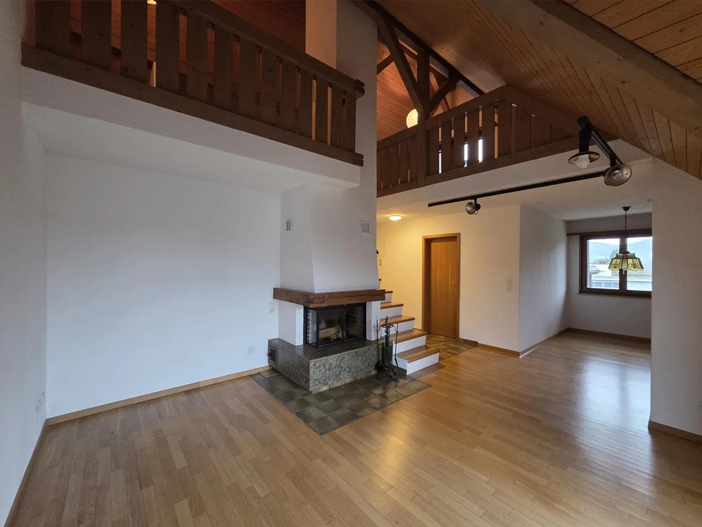 Appartement en duplex situé au centre avec grande galerie supplémentaire - Photo 2 sur 15