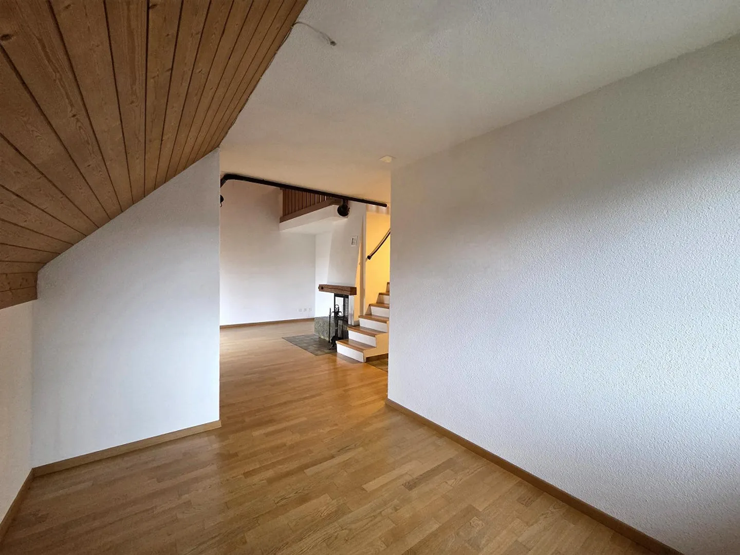 Appartement en duplex situé au centre avec grande galerie supplémentaire - Photo 3 sur 15