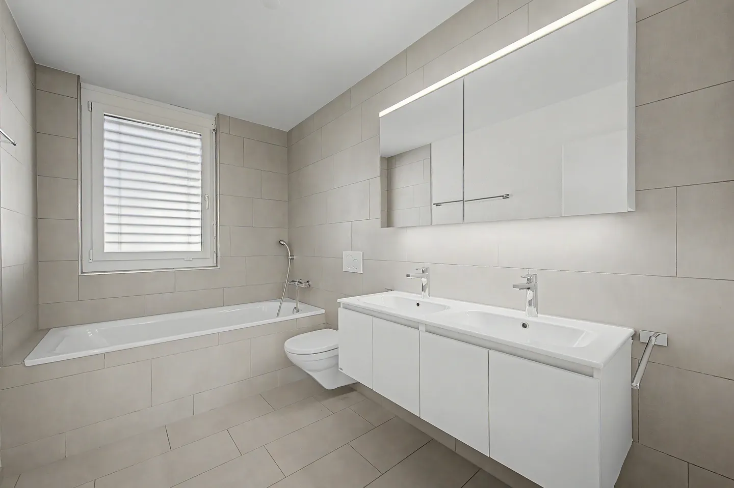 Modern Family Apartment in Emmenbrücke - Photo 2 of 2