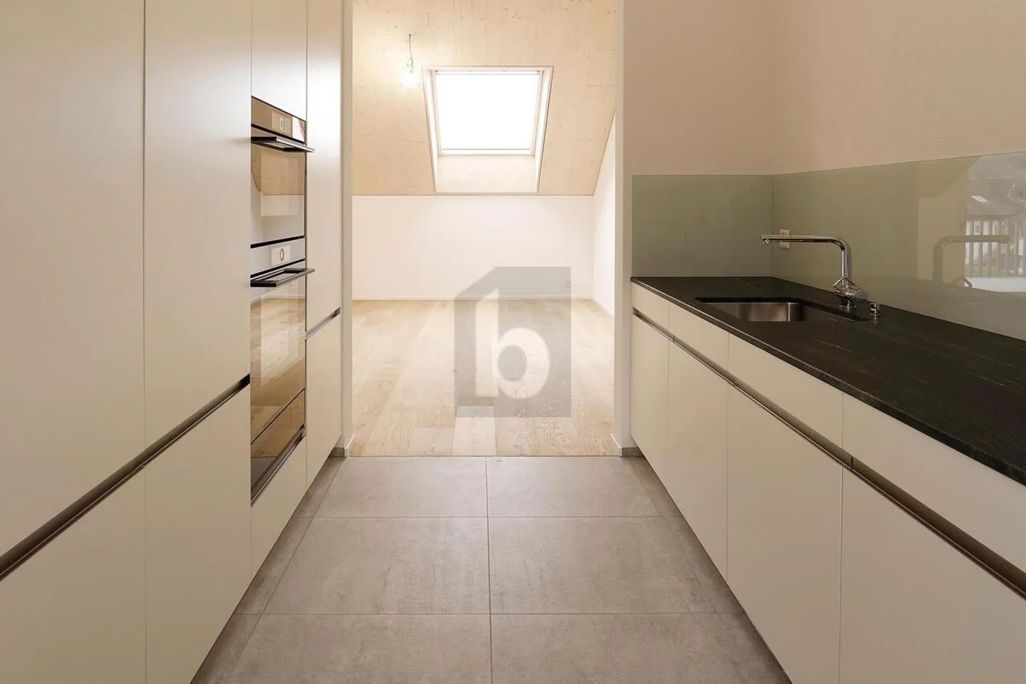 NOUVEAU BÂTIMENT DE HAUTE QUALITÉ DANS UN EMPLACEMENT ENSOLEILLÉ ! - Photo 4 sur 6