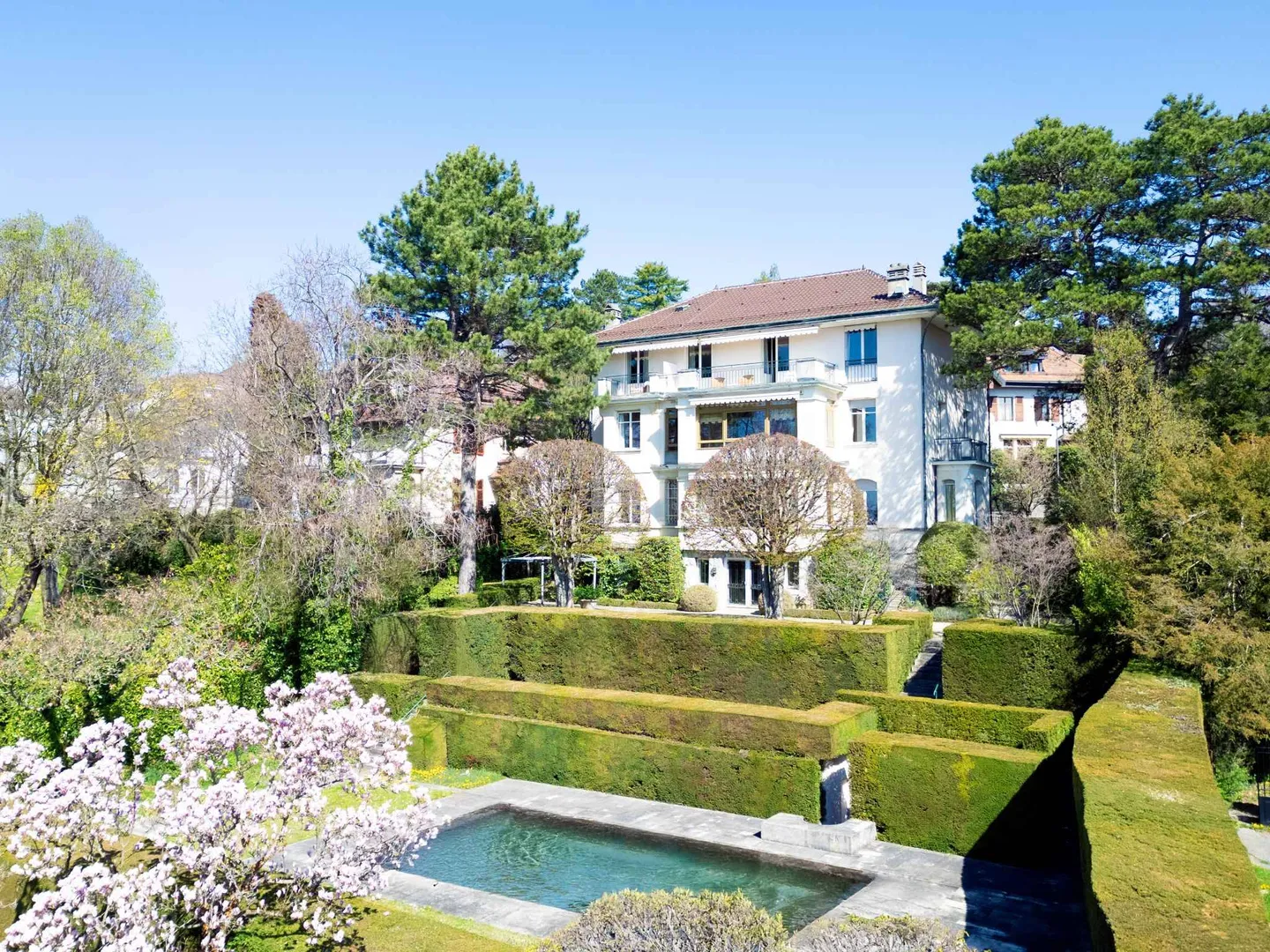 Elegante Villa mit Seeblick - Foto 2 von 13