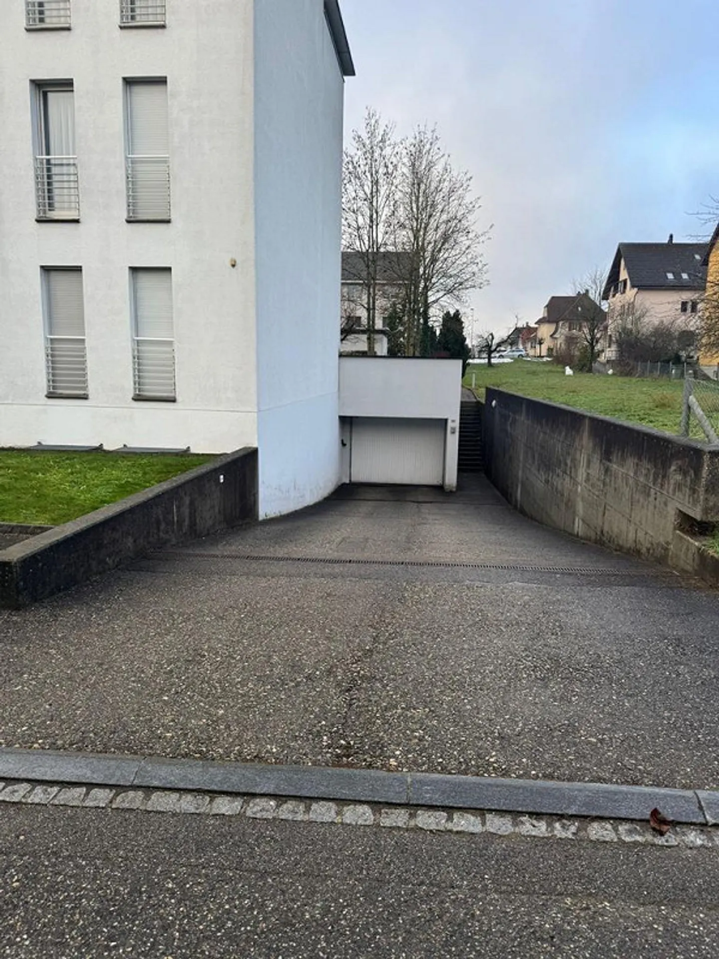 Place de parking à louer ! - Photo 2 sur 2
