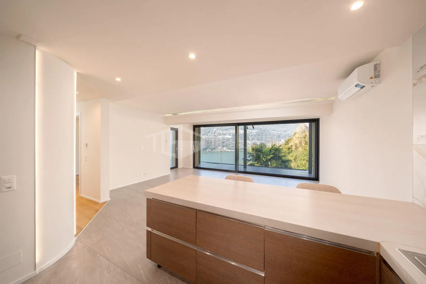 MODERN 3.5-ROOM APARTMENT WITH LAKE VIEW - Photo 5 of 19