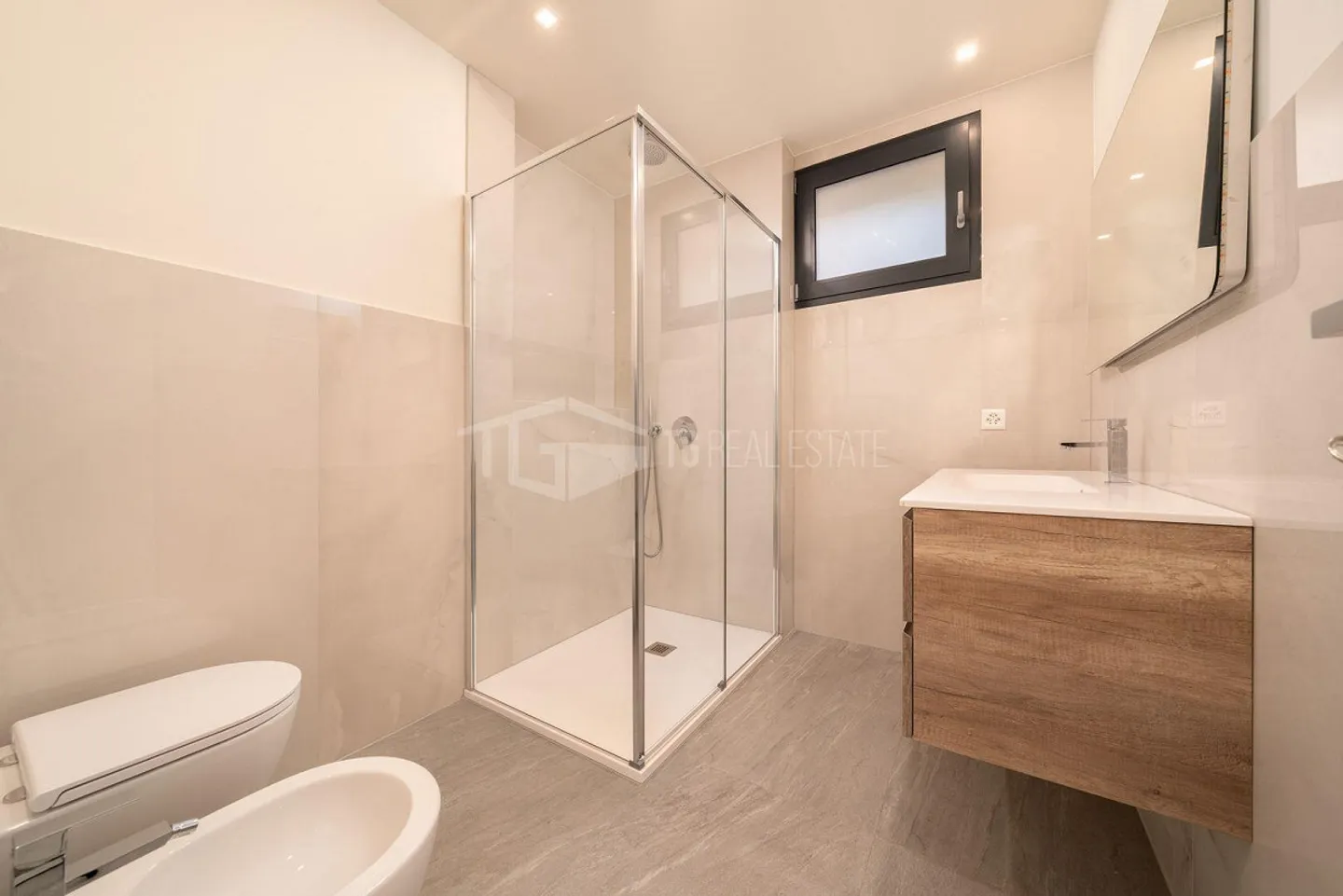 MODERN 3.5-ROOM APARTMENT WITH LAKE VIEW - Photo 11 of 19