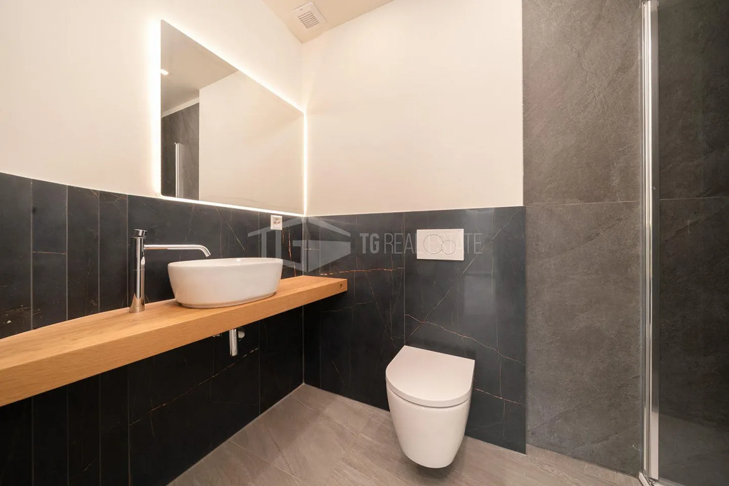 MODERN 3.5-ROOM APARTMENT WITH LAKE VIEW - Photo 12 of 19