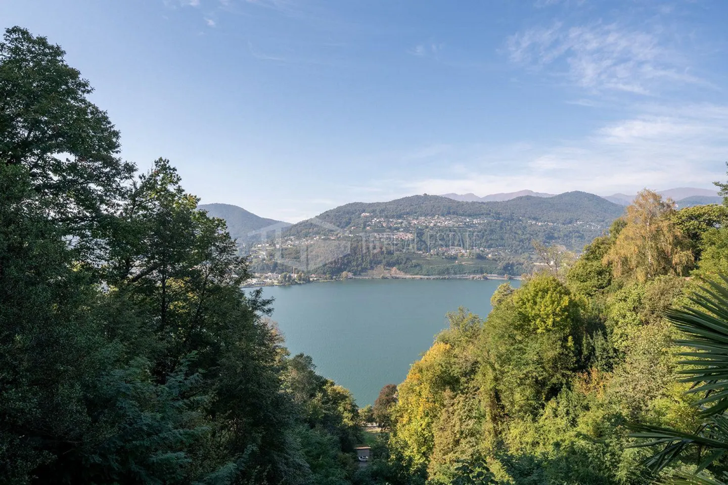 MODERN 3.5-ROOM APARTMENT WITH LAKE VIEW - Photo 13 of 19