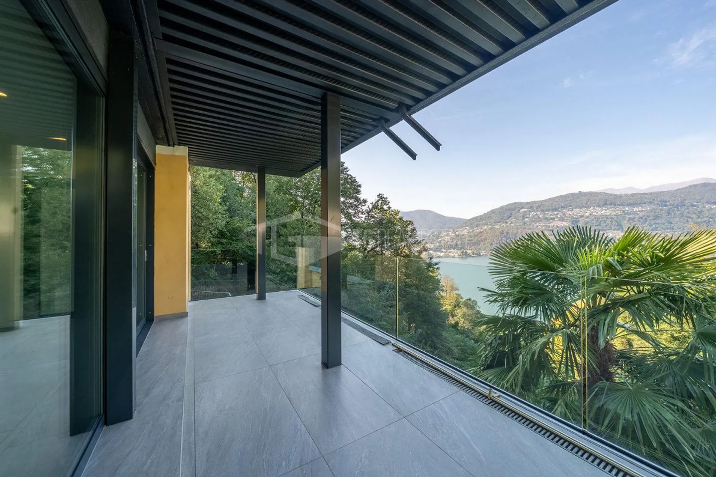 MODERN 3.5-ROOM APARTMENT WITH LAKE VIEW - Photo 14 of 19