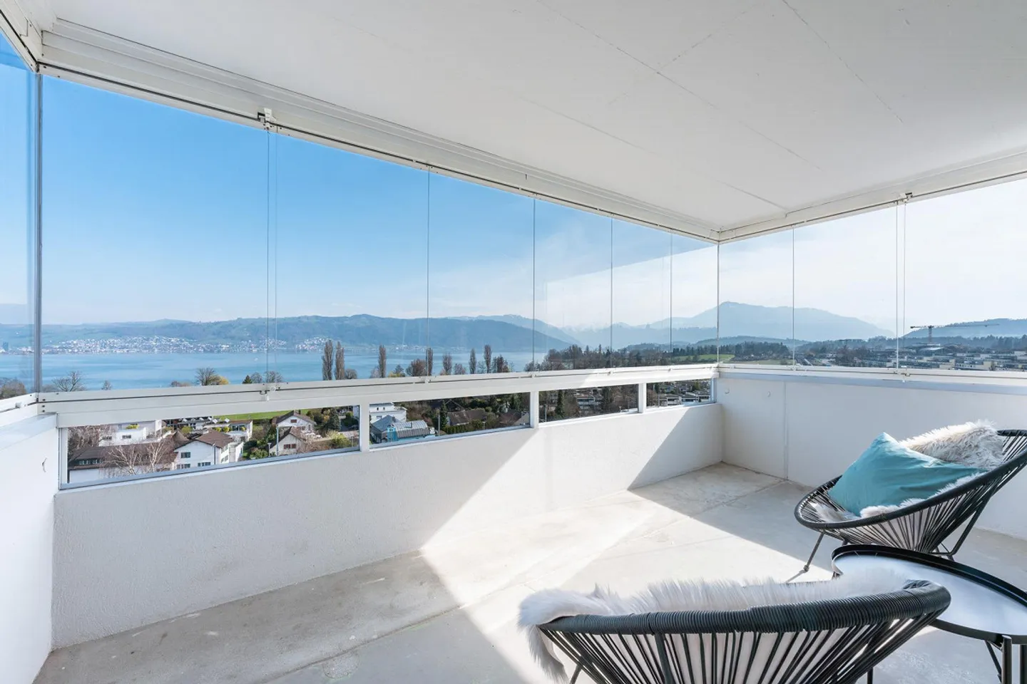 Modernes Apartment mit Seeblick - Foto 3 von 13