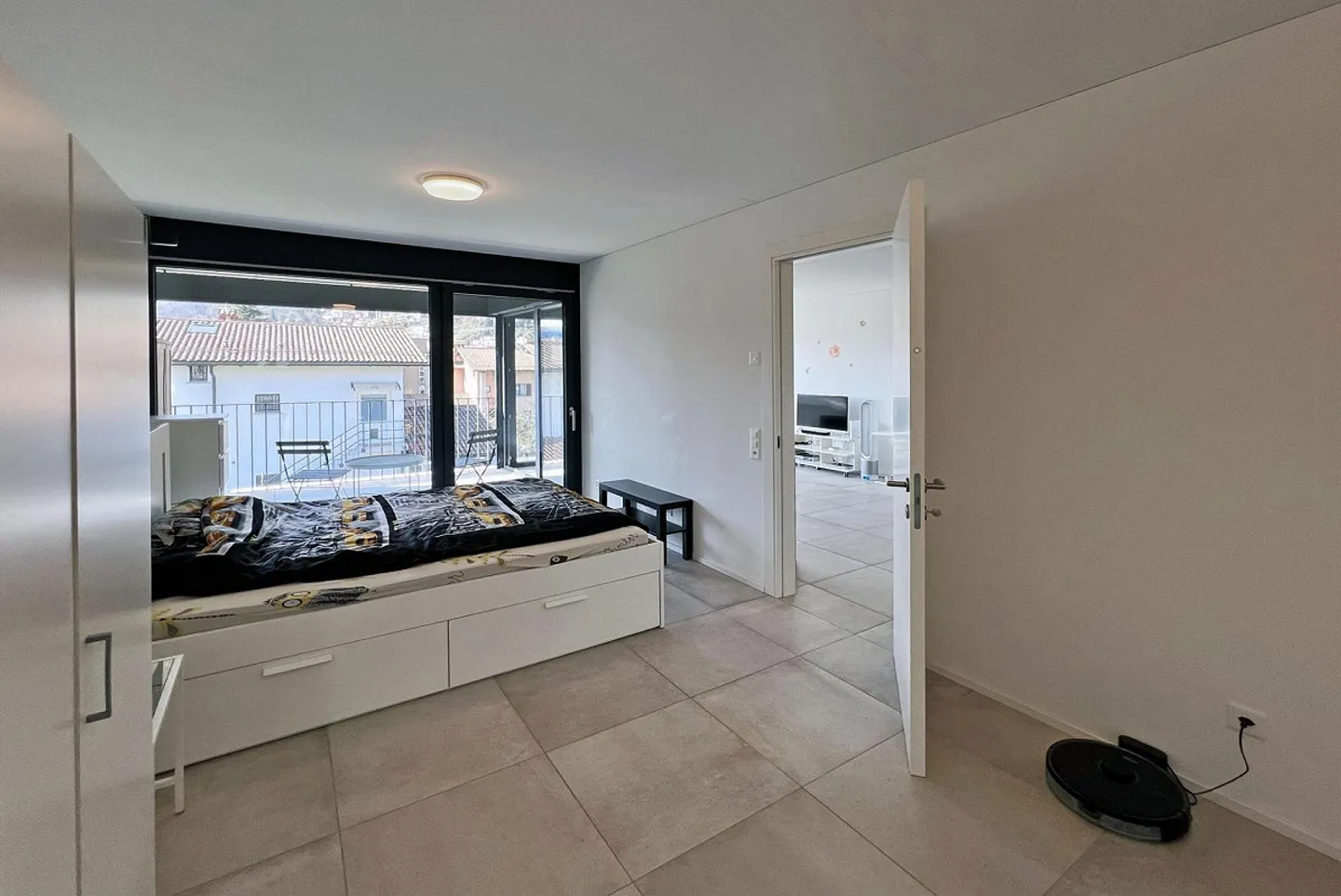 ELEGANT SPACIOUS AND MODERN 2.5 ROOMS WITH TERRACE IN AGNO - Photo 5 of 9