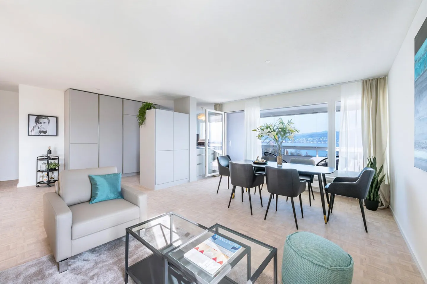 Modernes Apartment mit Seeblick - Foto 1 von 13