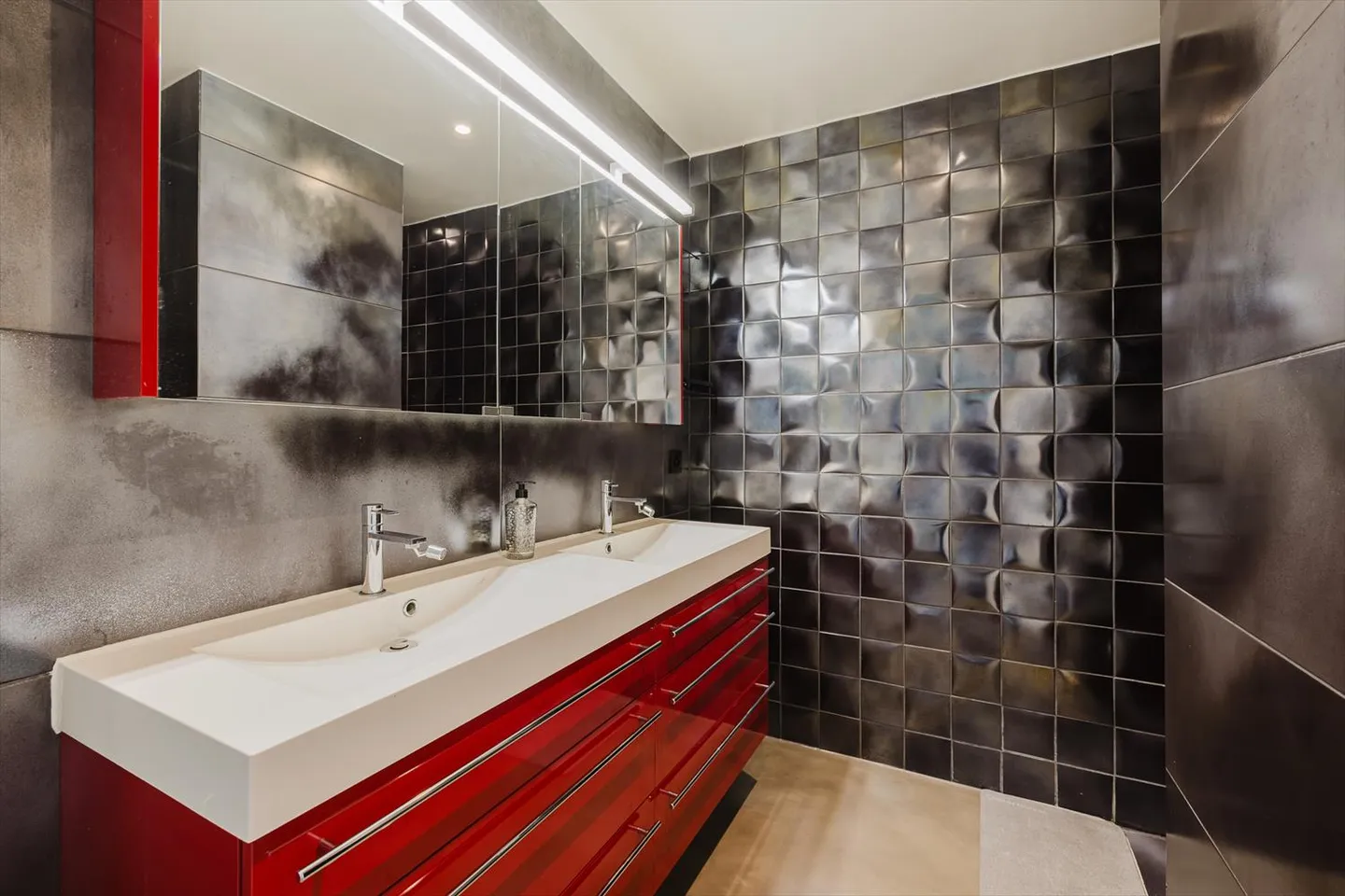 Duplex for sale - Photo 8 of 9