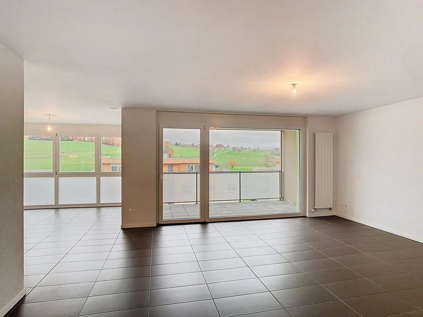 Spacious modern 3½ room apartment close to all amenities - Photo 1 of 9