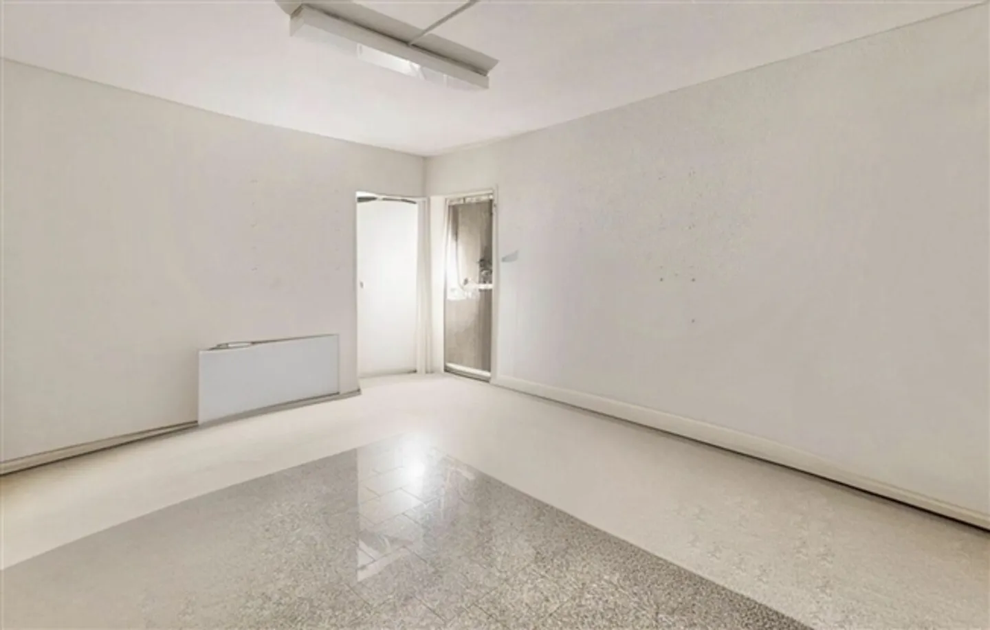 Attractive commercial space in the heart of Burgdorf - Photo 2 of 7