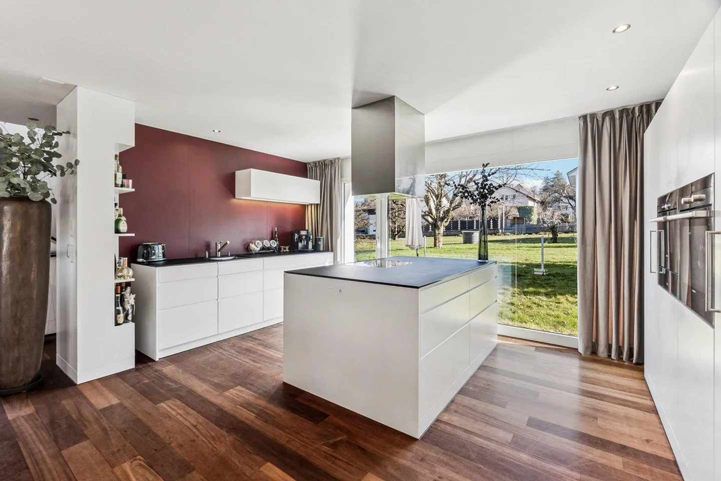 Modern Retreat with Impressive Ambiance - Photo 2 of 4