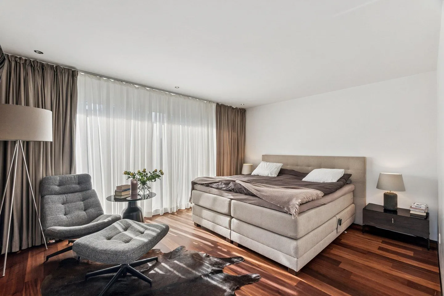 Modern Retreat with Impressive Ambiance - Photo 3 of 4