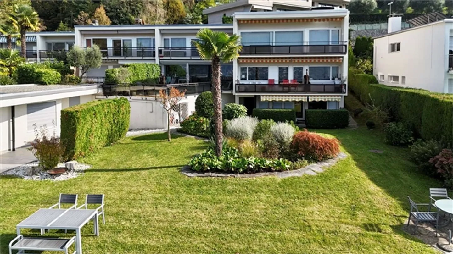 Beautiful 2.5-Room Apartment with Garden and Lake View - Photo 1 of 4