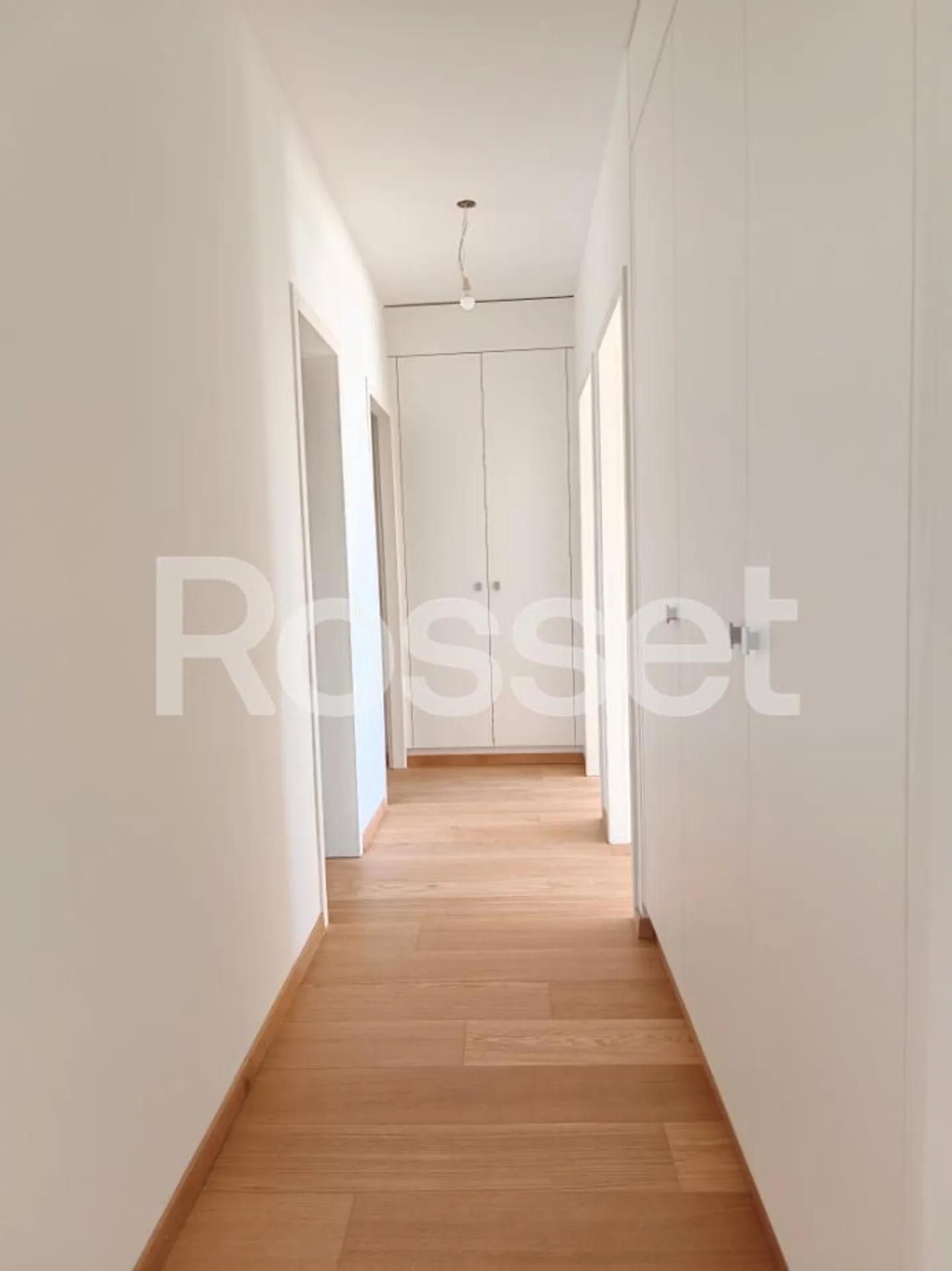 Penthouse with 8 rooms on the gable side with surrounding terrace and unobstructed view of the city and lake - Photo 6 of 9