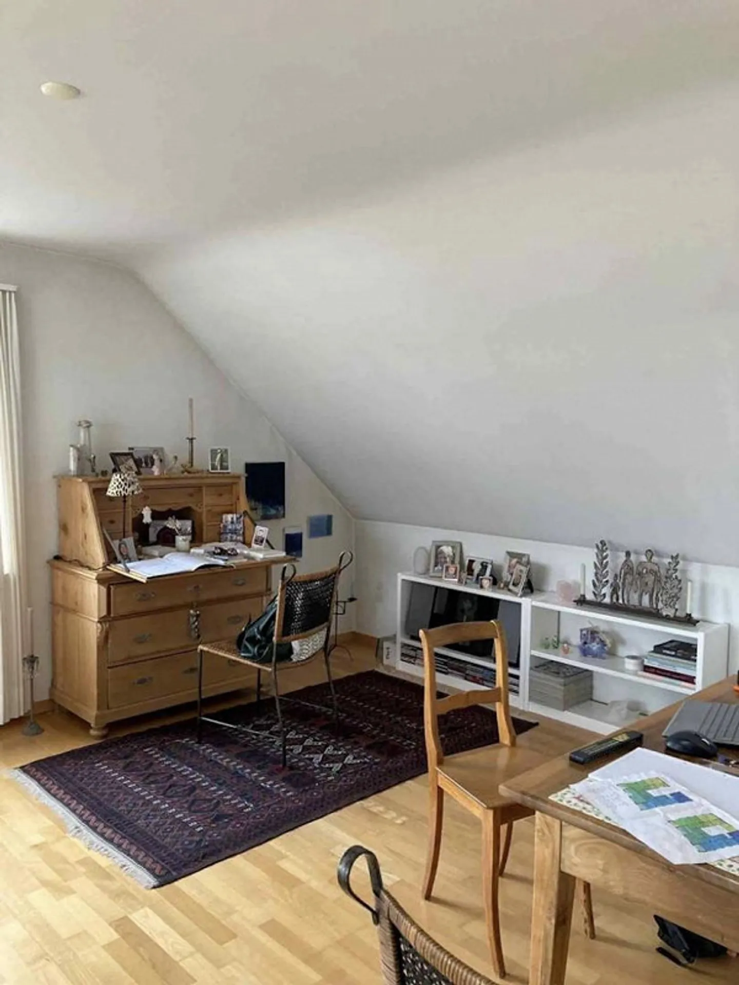 Appartamento mansardato di 2,5 locali luminoso a Männedorf - Foto 4 di 11