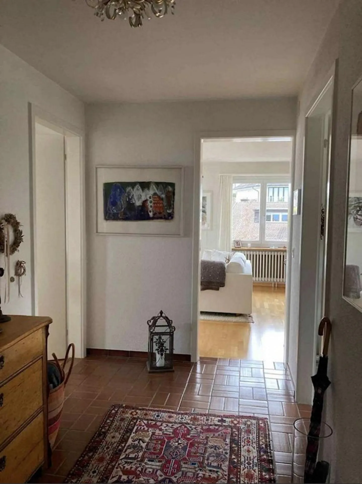 Appartamento mansardato di 2,5 locali luminoso a Männedorf - Foto 5 di 11