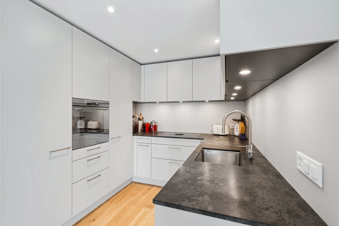 Vivre comme dans une maison individuelle - 4,5 pièces avec un immense jardin privé - Photo 2 sur 8