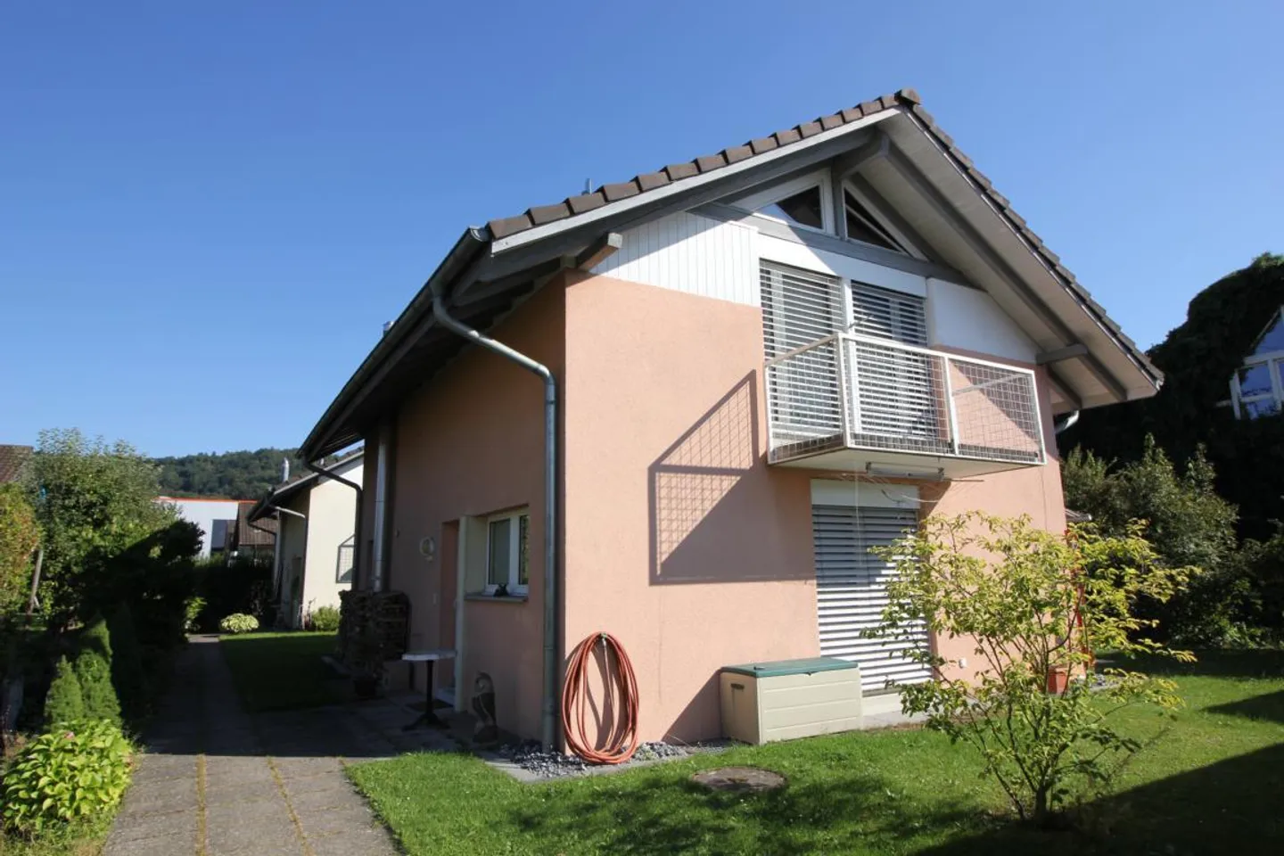 Attraente casa unifamiliare di 5,5 stanze - Foto 2 di 15