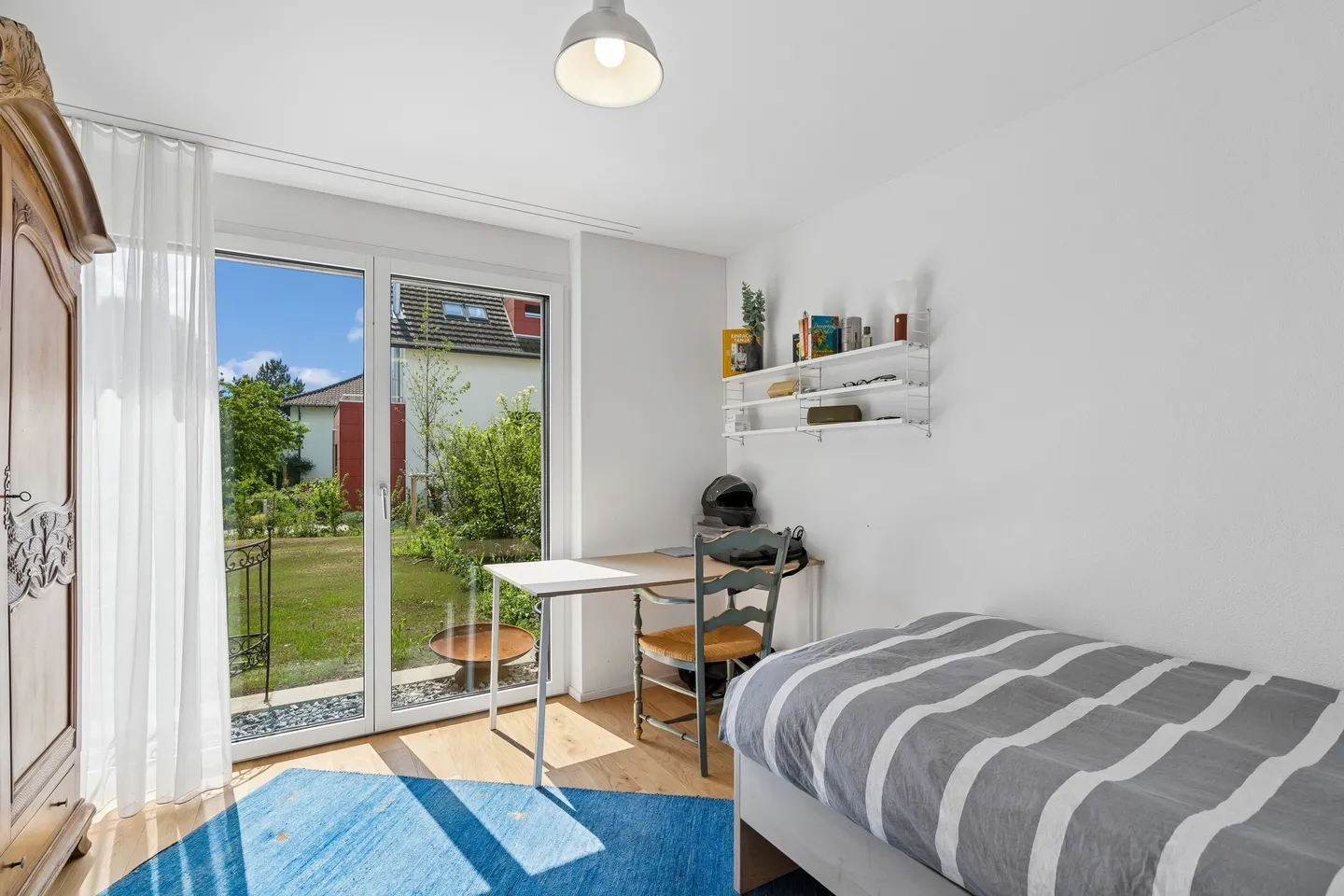 Vivre comme dans une maison individuelle - 4,5 pièces avec un immense jardin privé - Photo 5 sur 8