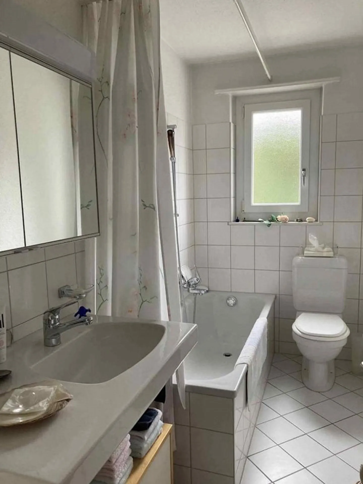 Appartamento mansardato di 2,5 locali luminoso a Männedorf - Foto 9 di 11