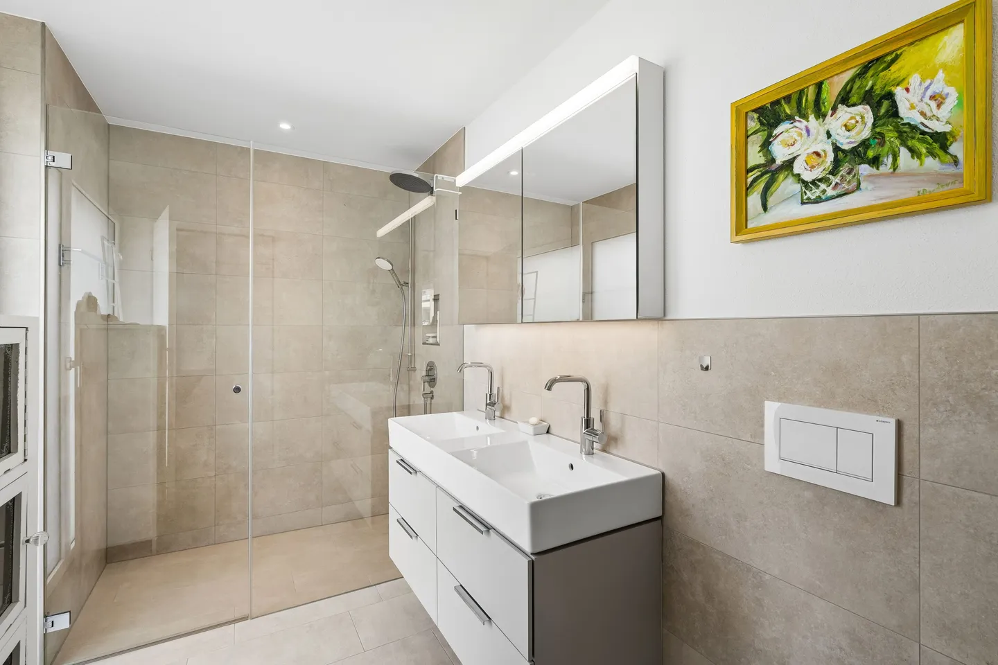 Vivre comme dans une maison individuelle - 4,5 pièces avec un immense jardin privé - Photo 3 sur 8