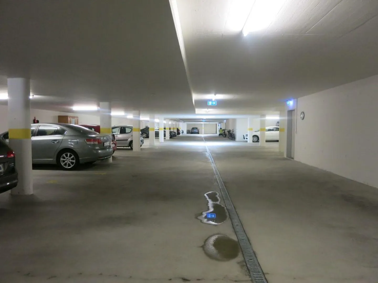 Parkplatz im Zentrum von Wildegg - Foto 1 von 3