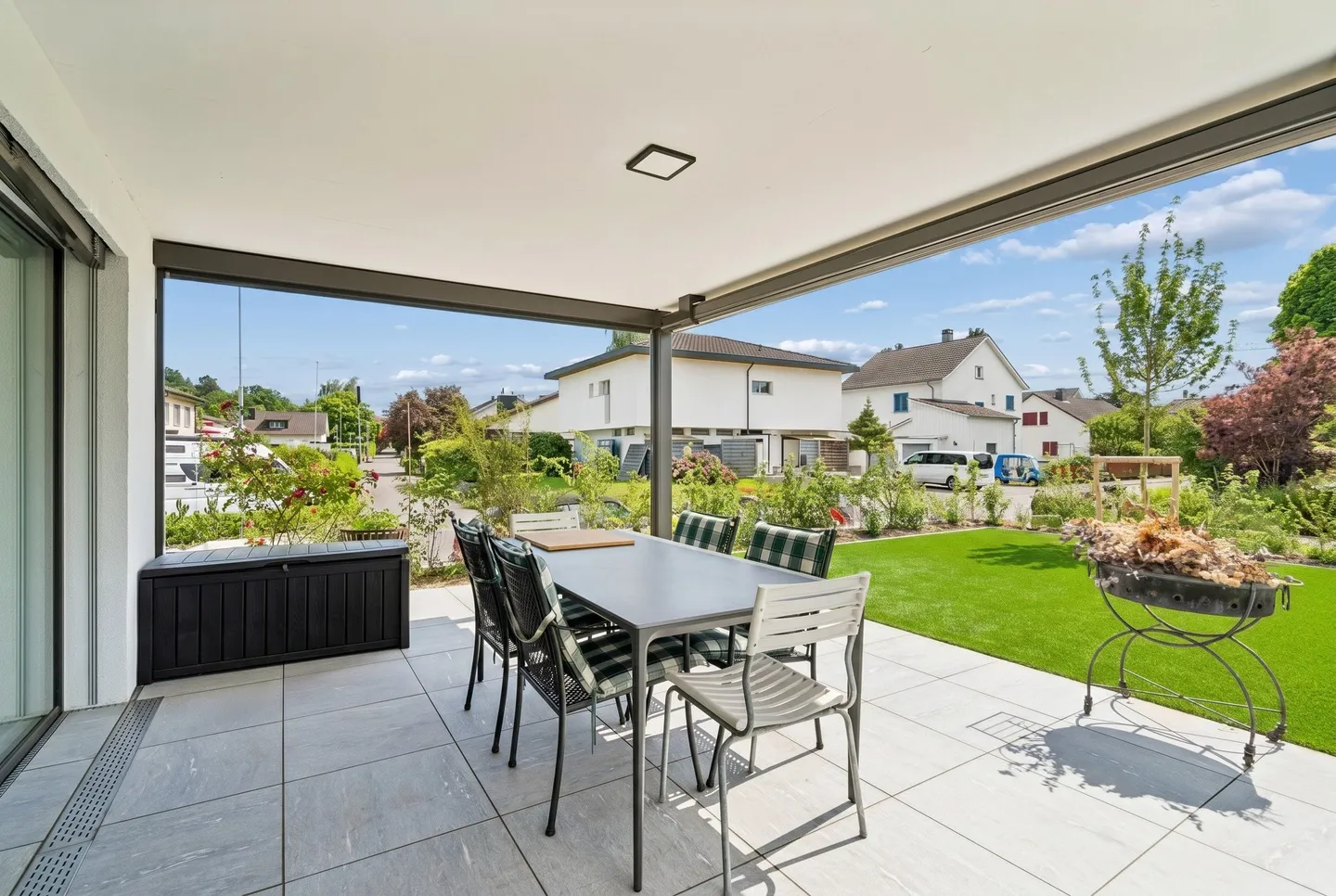 Vivre comme dans une maison individuelle - 4,5 pièces avec un immense jardin privé - Photo 7 sur 8
