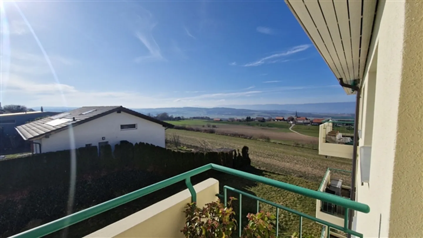 3.5 Room Apartment with Unobstructed View - Photo 4 of 5