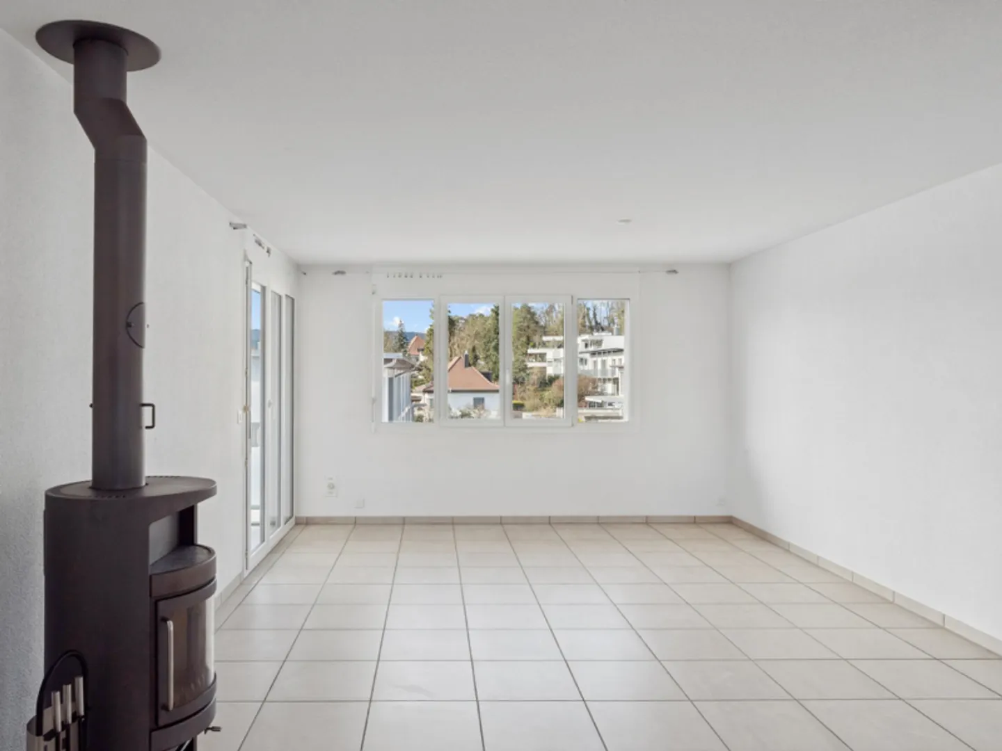 Appartamento spazioso con loggia - Foto 4 di 9