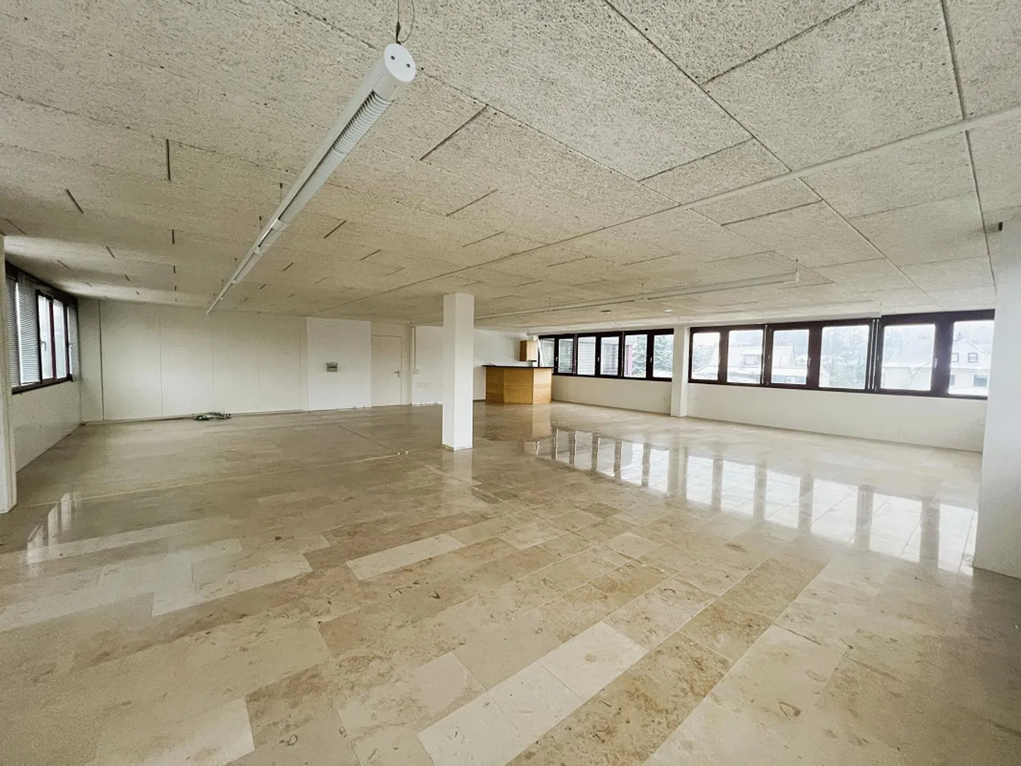 Espace commercial 144m² - Bureau/Salle de thérapie - Photo 1 sur 2