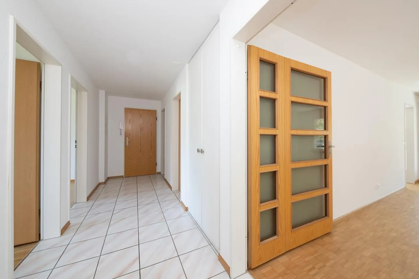 Bright apartment in family friendly building - Photo 4 of 9