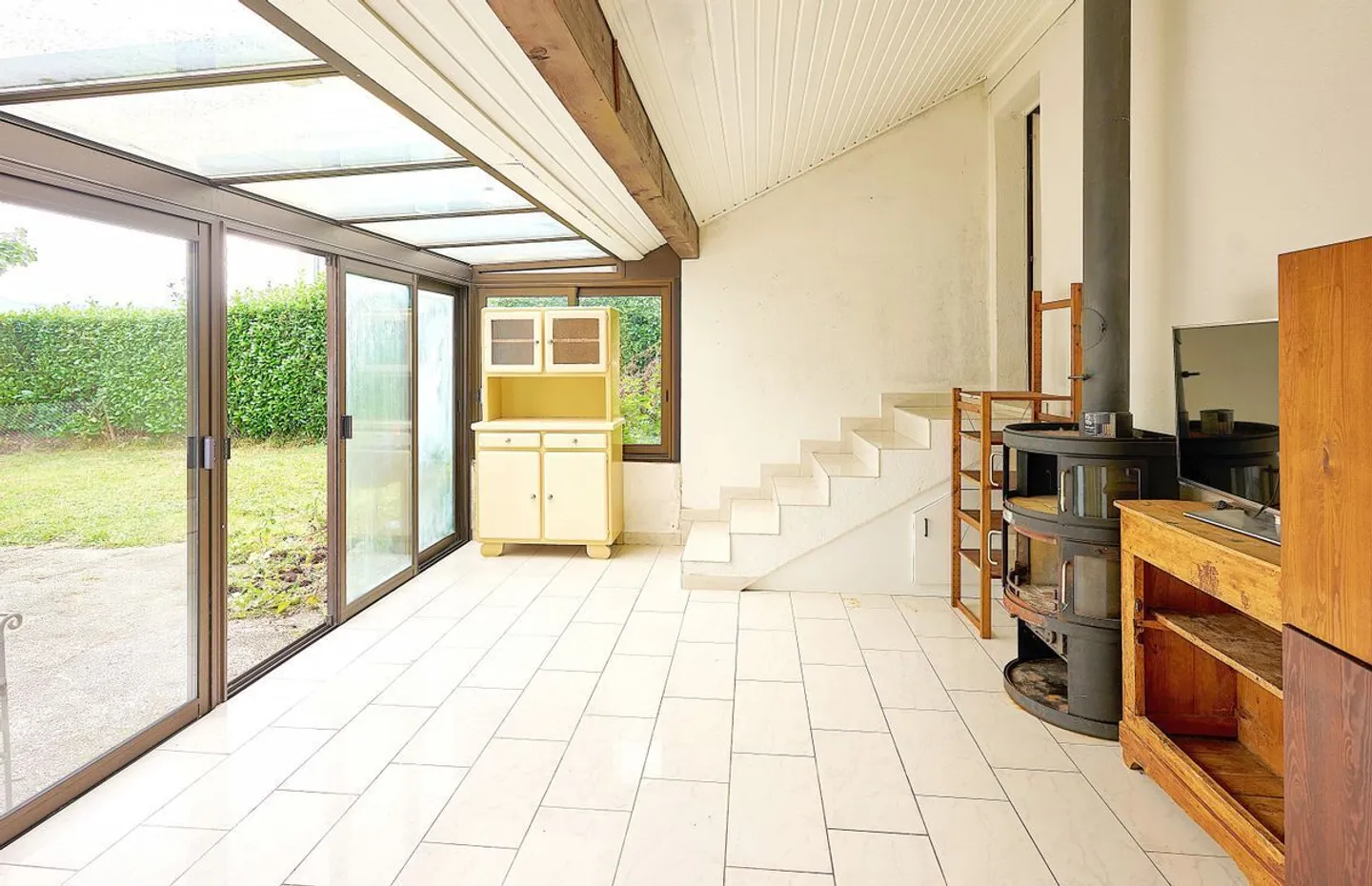 GRANDE VILLA LUMINEUSE ET AU CALME. JARDIN SUR DEUX NIVEAUX. LE MOURET (FR) - Photo 6 sur 13