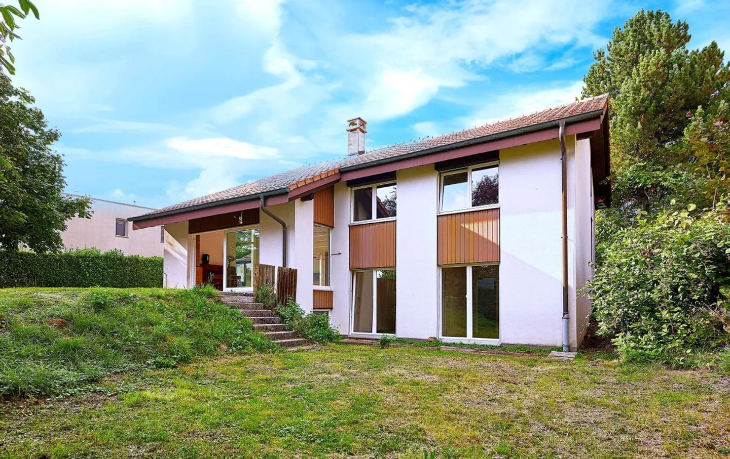 GRANDE VILLA LUMINEUSE ET AU CALME. JARDIN SUR DEUX NIVEAUX. LE MOURET (FR) - Photo 9 sur 13