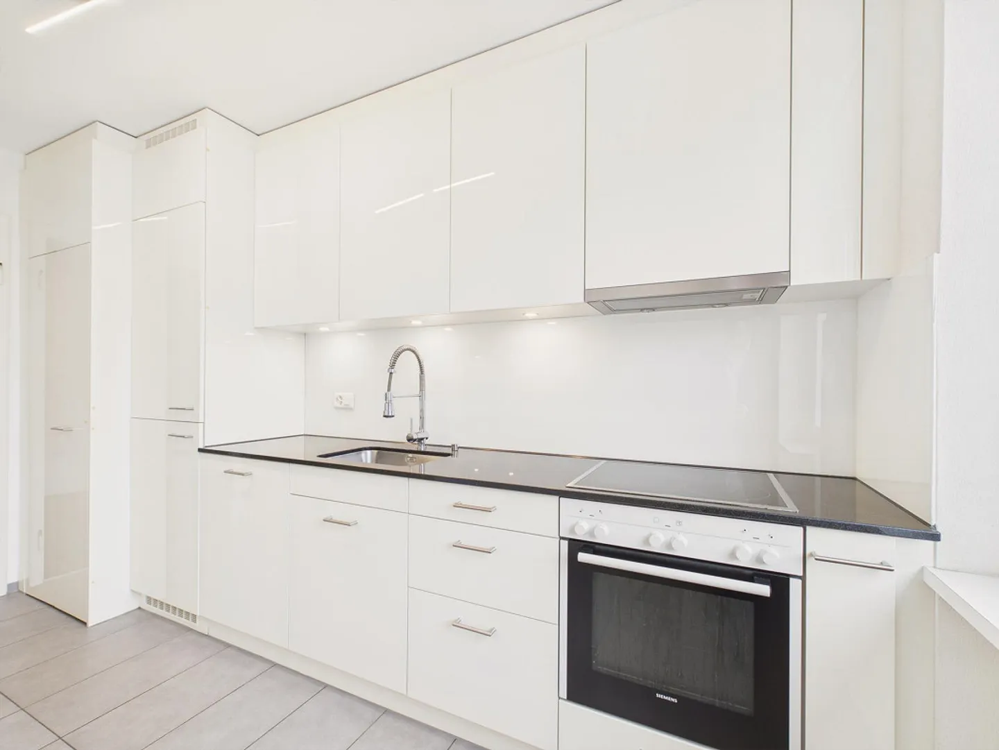 Attractive and very large 173m2 maisonette apartment in Allschwil, BL - Limited until the end of 2028 - Photo 2 of 17