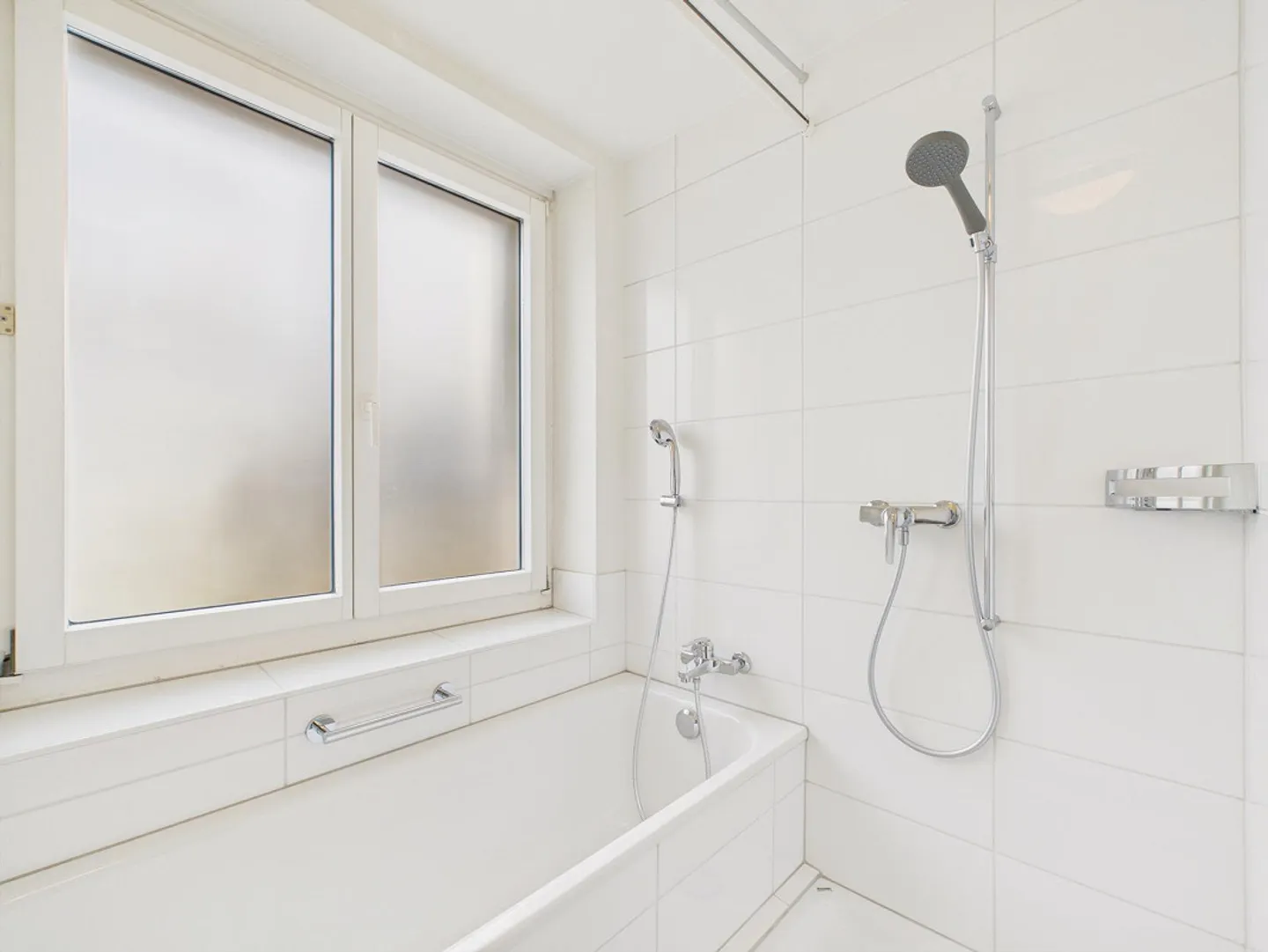 Attractive and very large 173m2 maisonette apartment in Allschwil, BL - Limited until the end of 2028 - Photo 12 of 17