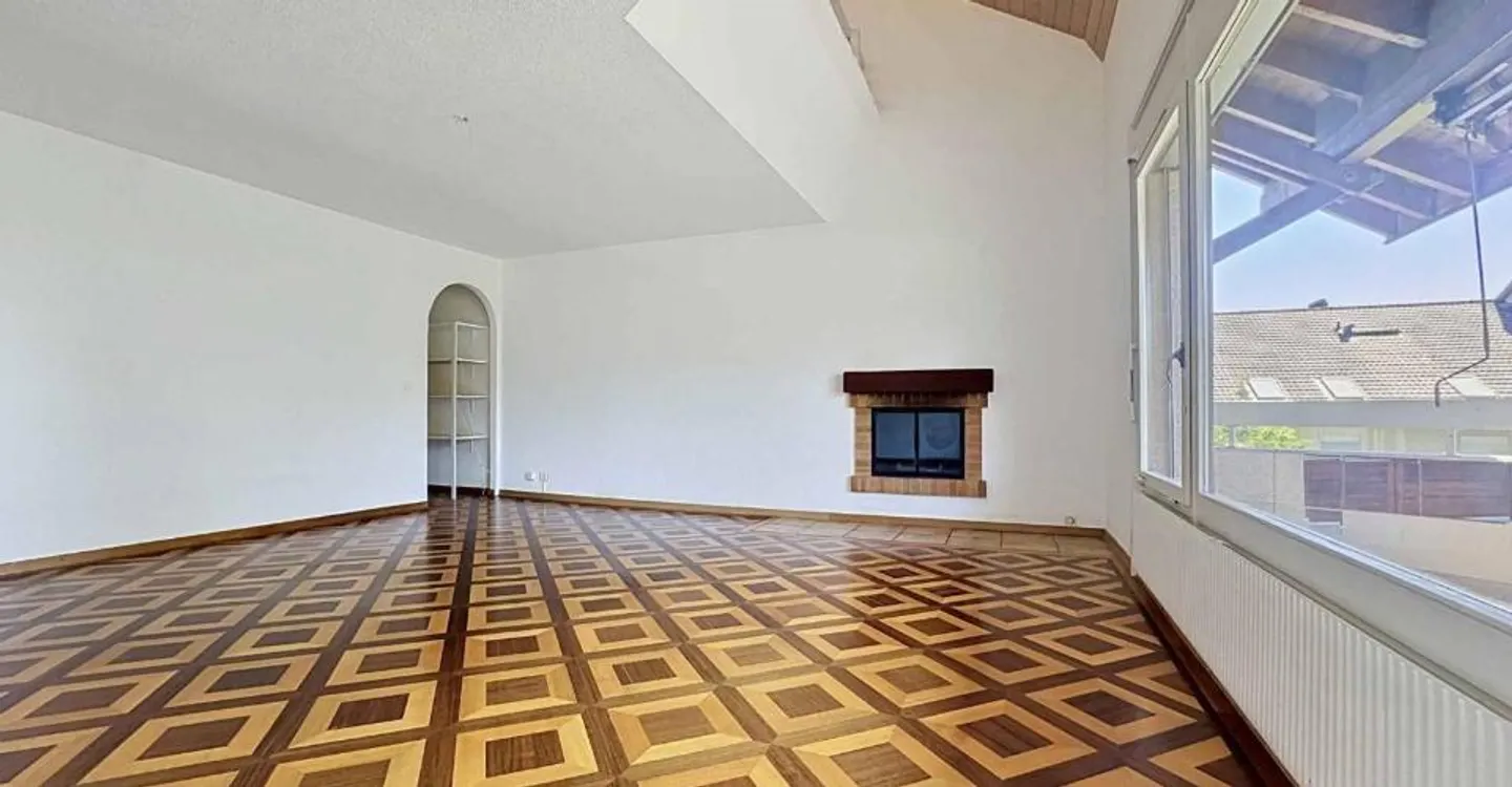 Spacious Duplex Apartment - Photo 2 of 11