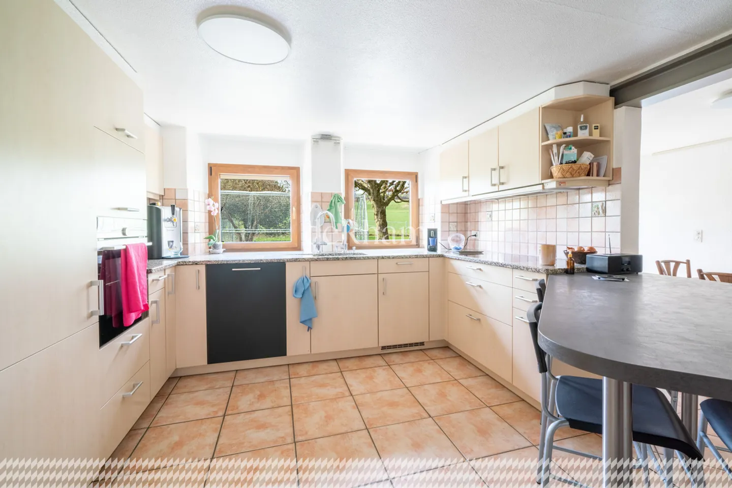 Renovierte Farm mit zwei Wohnungen auf einem Grundstück von 2'358 m2 - Foto 3 von 23