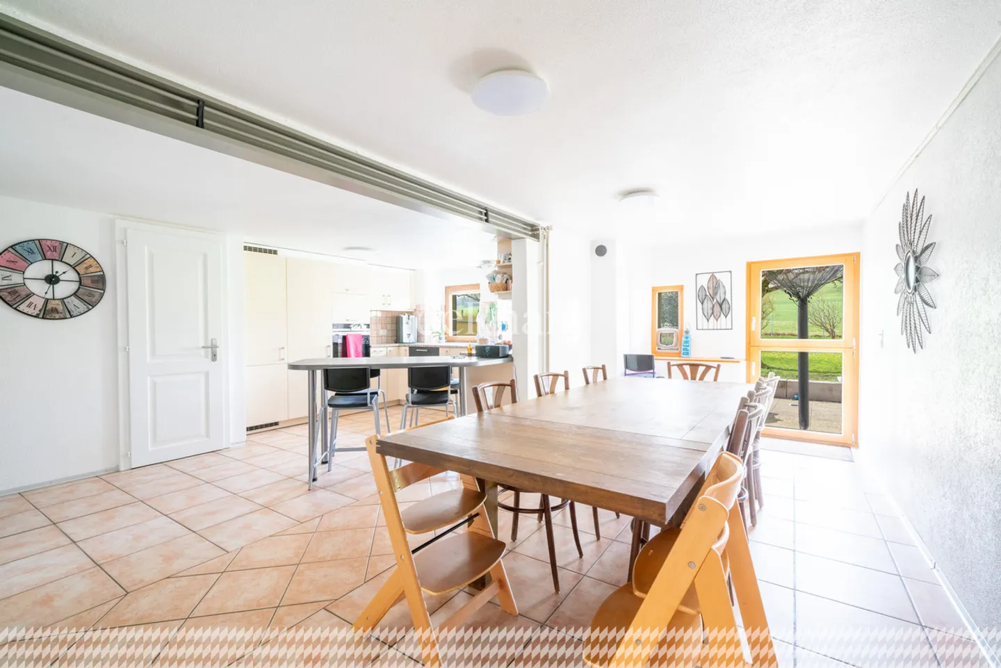 Renovierte Farm mit zwei Wohnungen auf einem Grundstück von 2'358 m2 - Foto 4 von 23