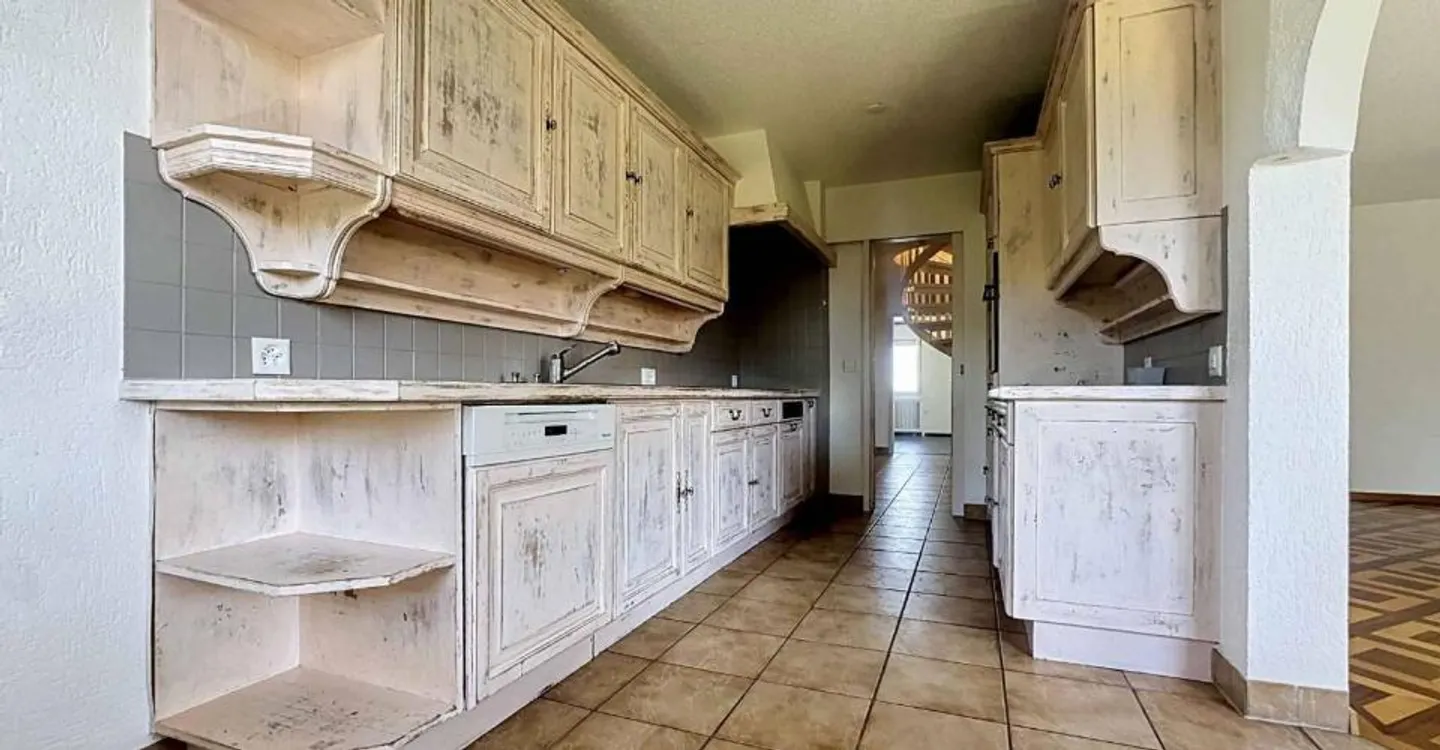 Spacious Duplex Apartment - Photo 3 of 11
