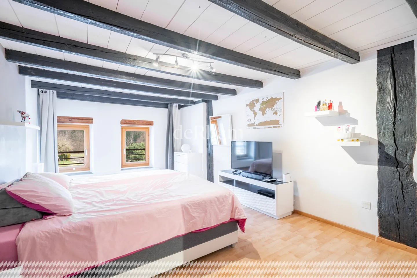 Renovierte Farm mit zwei Wohnungen auf einem Grundstück von 2'358 m2 - Foto 7 von 23
