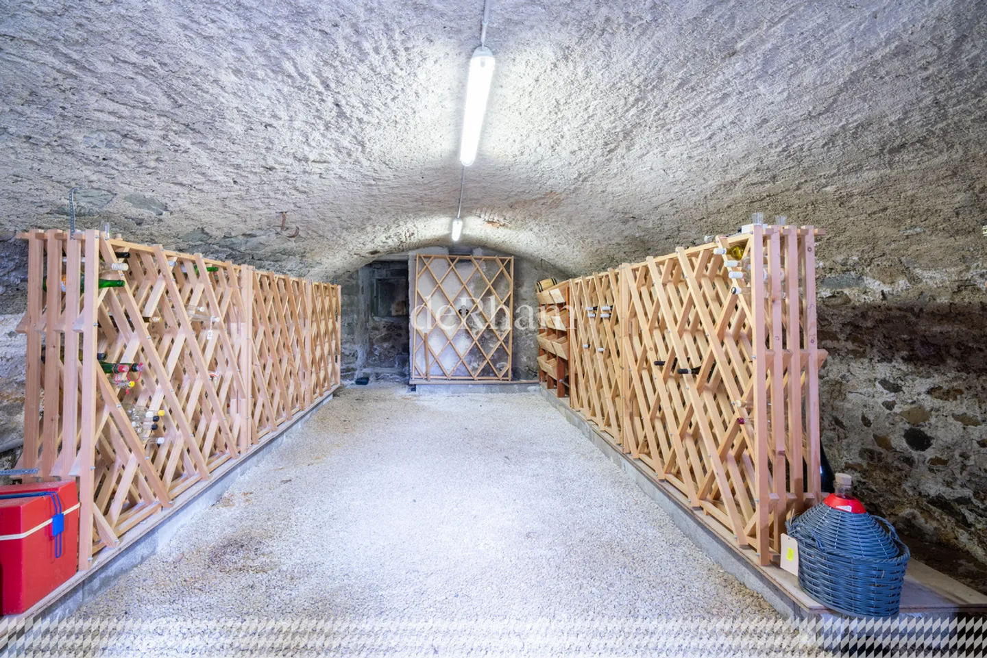 Renovierte Farm mit zwei Wohnungen auf einem Grundstück von 2'358 m2 - Foto 11 von 23